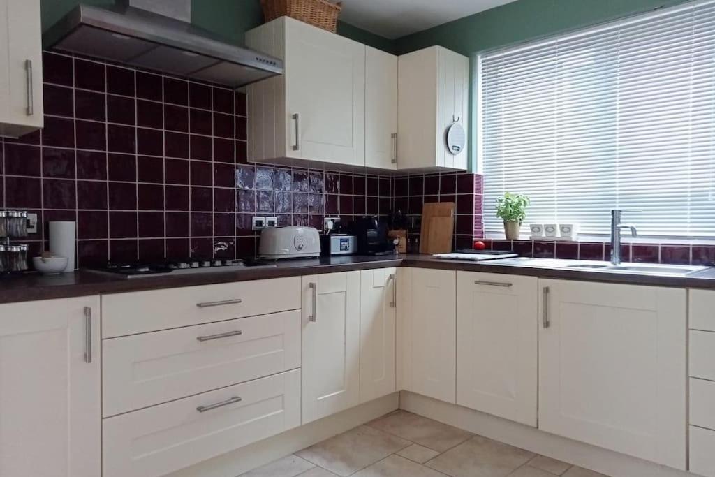 Villa House With Free Parking And Large Garden à Wyke Regis Extérieur photo